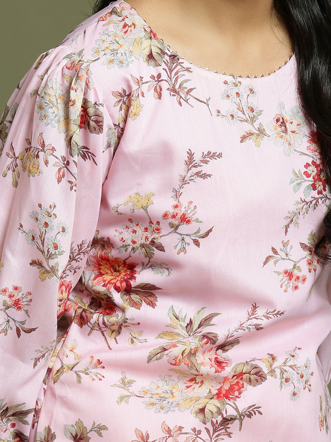 Yuva VASTRAMAY Girls Pink Floral Printed Kurta With Cream Pant Set - qivii