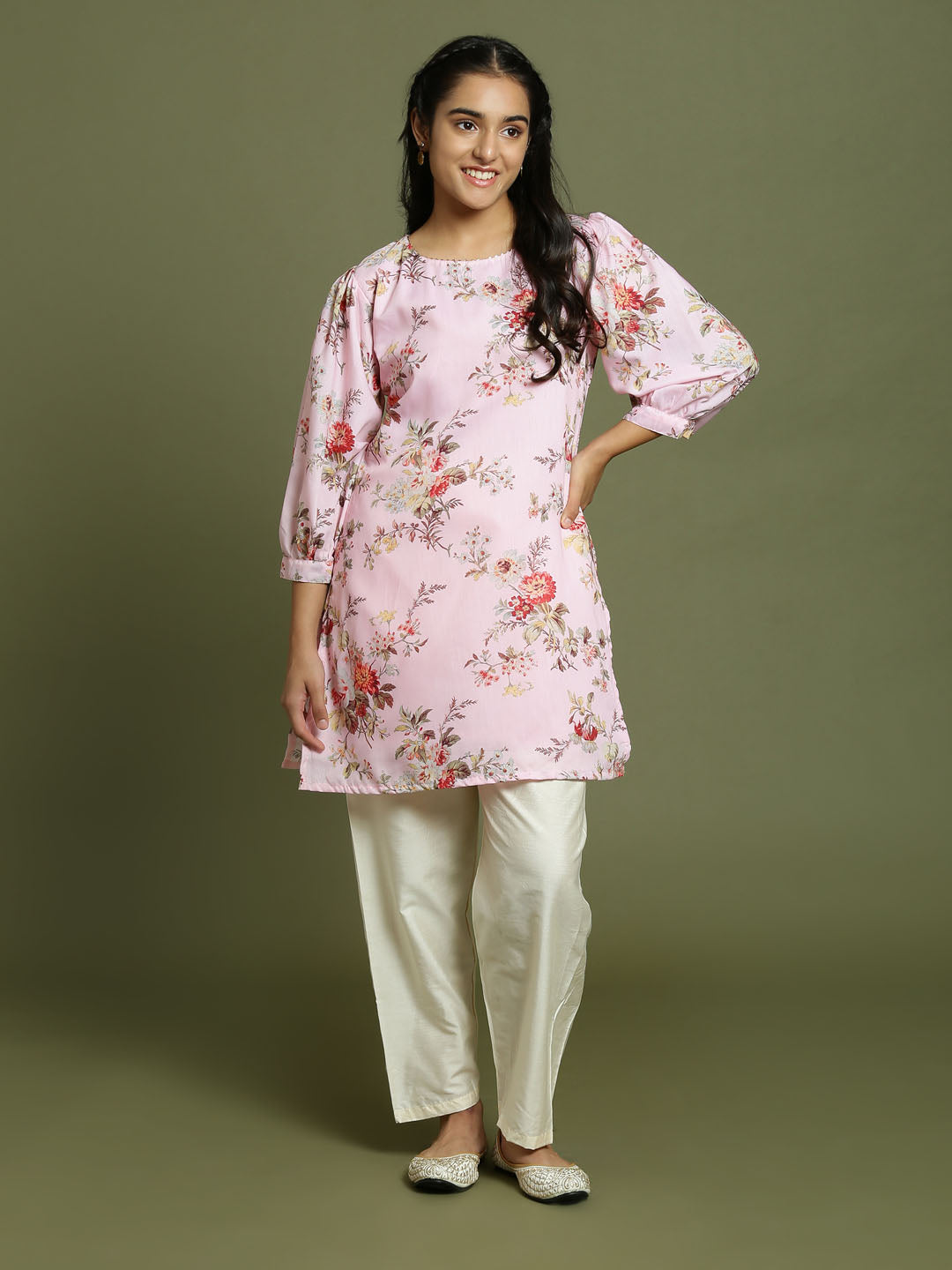 Yuva VASTRAMAY Girls Pink Floral Printed Kurta With Cream Pant Set - qivii