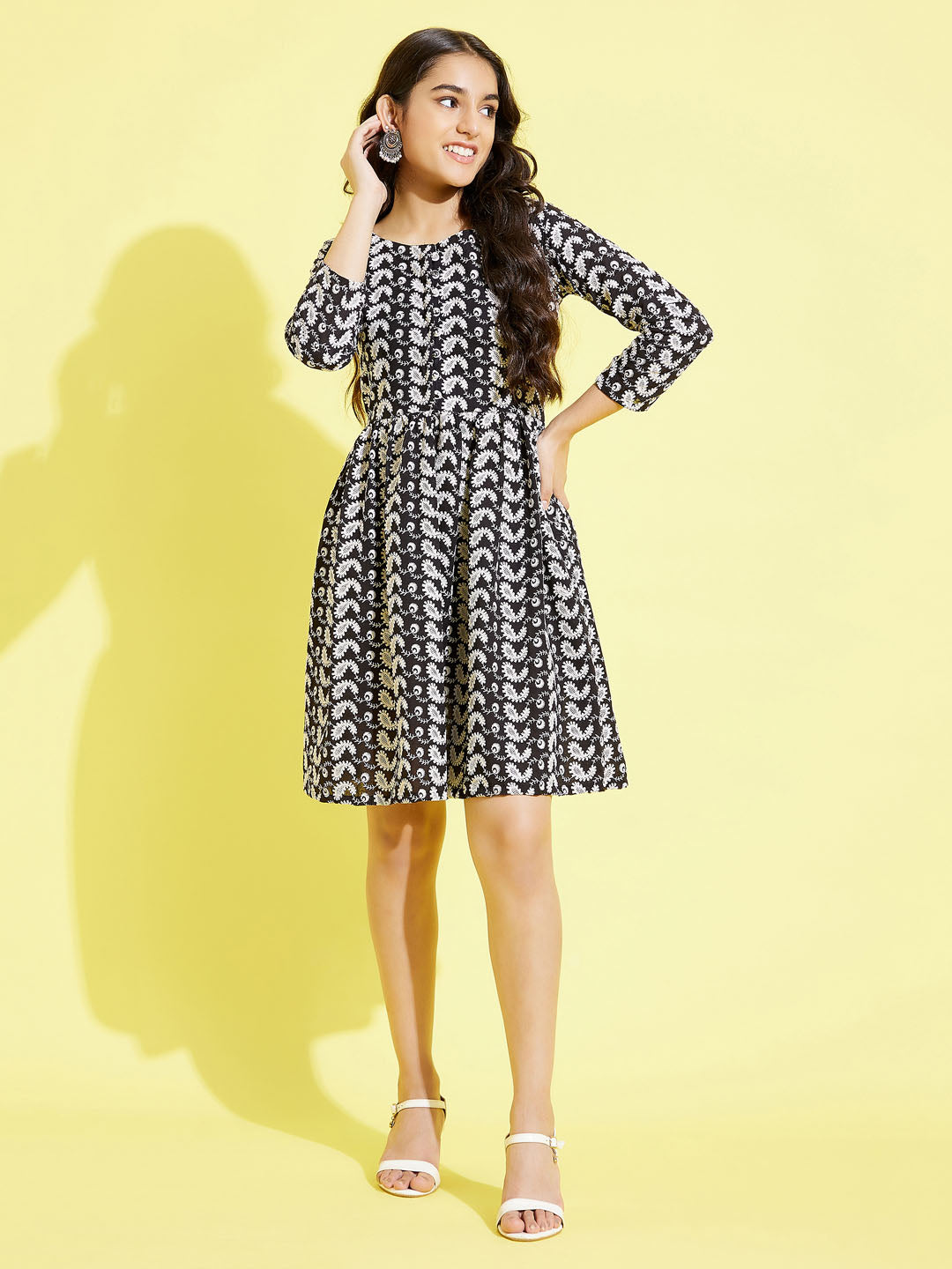 VASTRAMAY Girls Black Pure Cotton Chikankari kurta - qivii