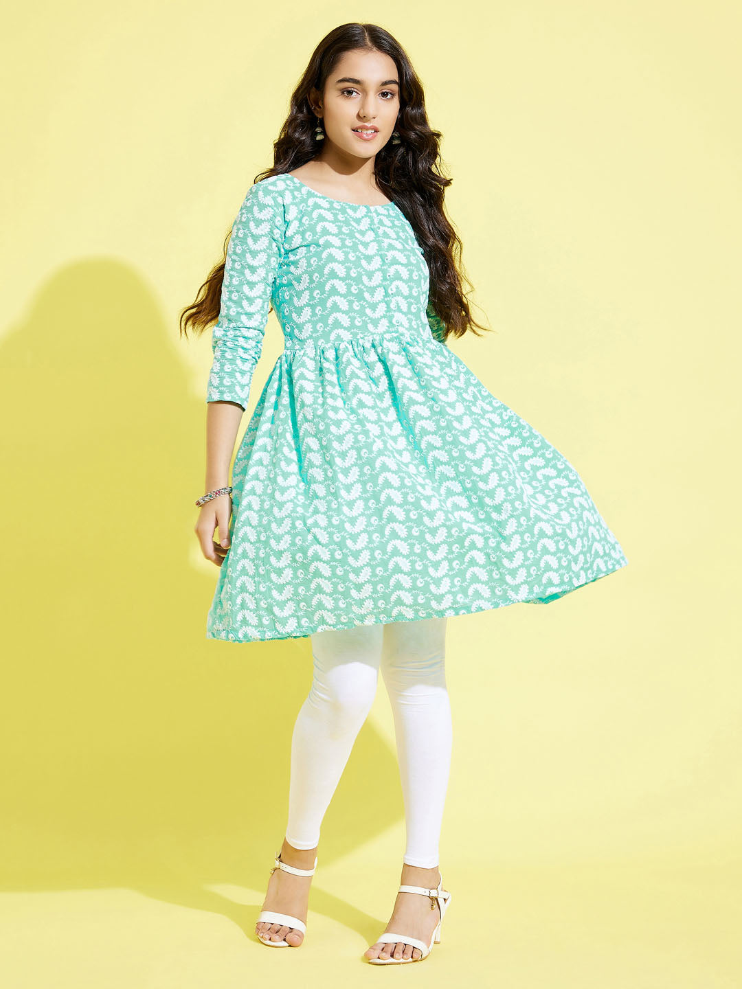 VASTRAMAY Girl's Pure Cotton Chikankari kurta With Leggings Set - qivii