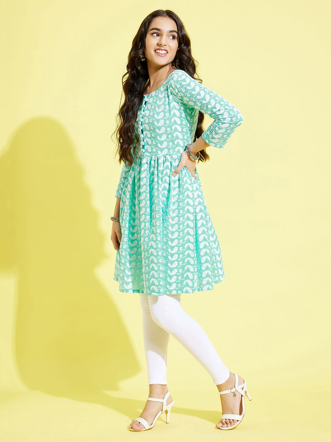 VASTRAMAY Girl's Pure Cotton Chikankari kurta With Leggings Set - qivii