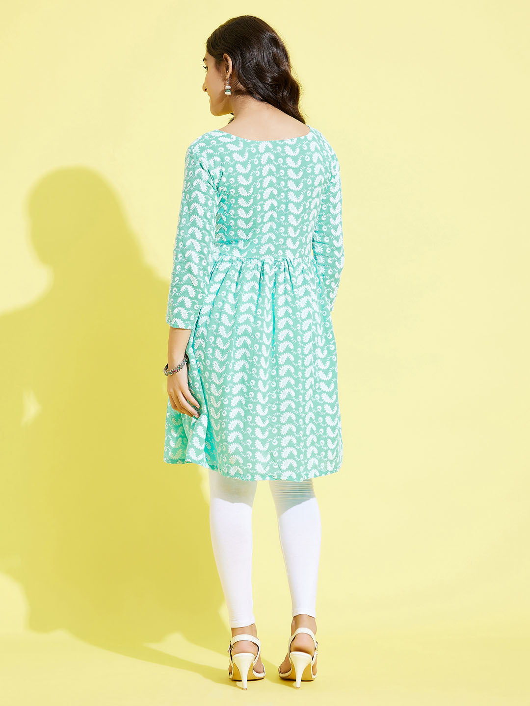 VASTRAMAY Girl's Pure Cotton Chikankari kurta With Leggings Set - qivii