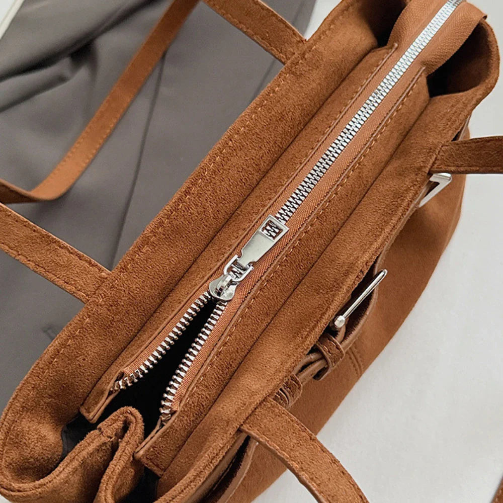 Sela | Shoulder Bag - By Qivii