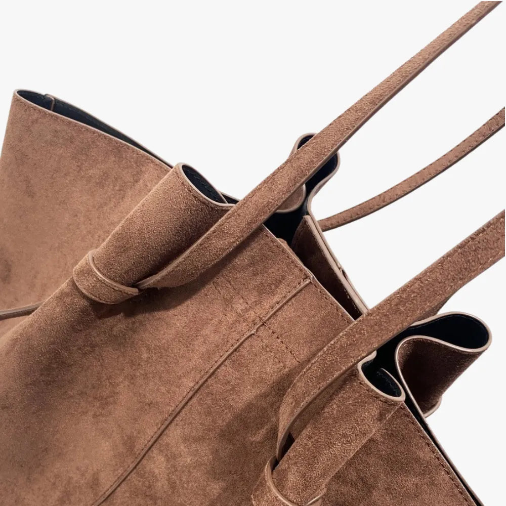 Holly | Tote Bag - By Qivii