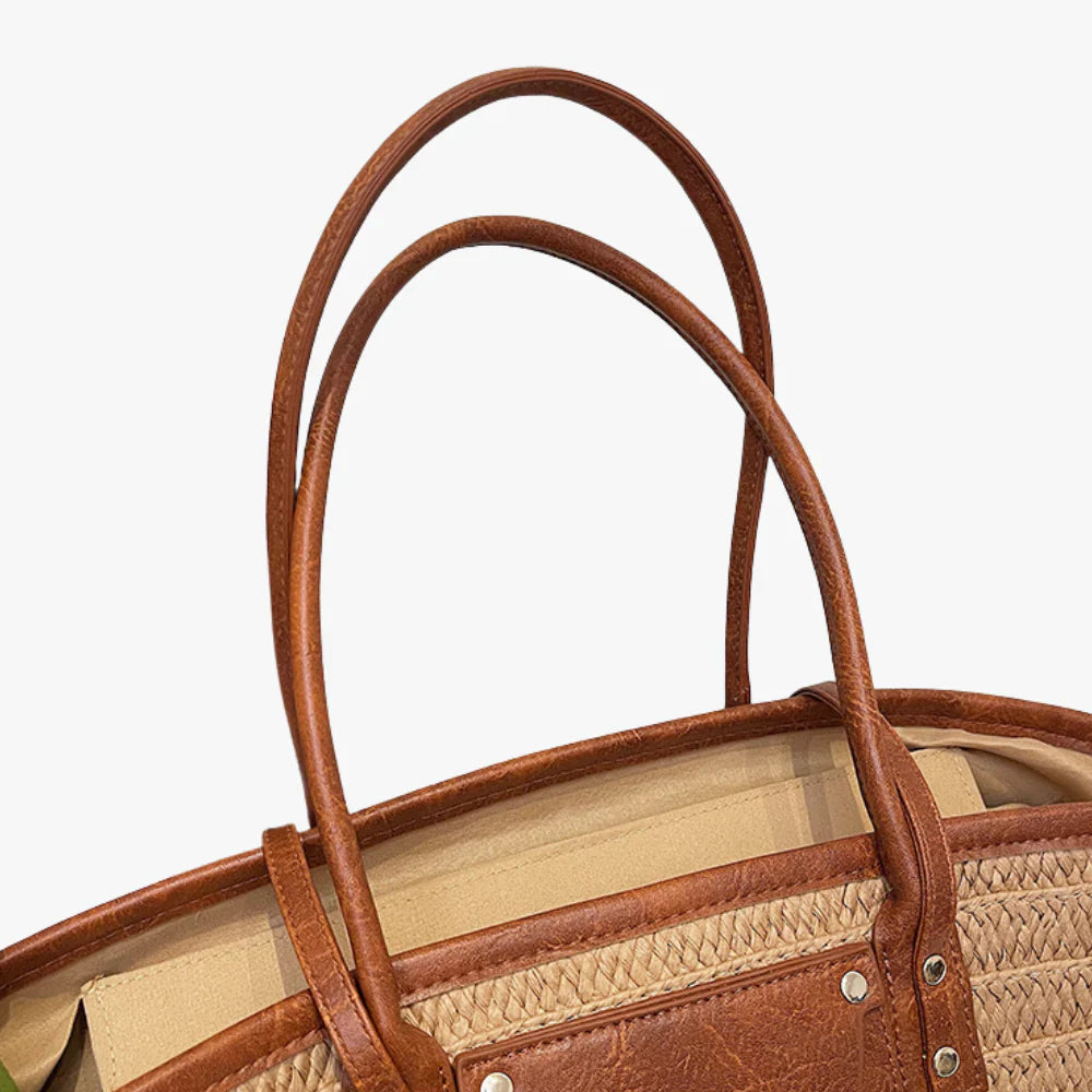 Loba | Tote Bag - By Qivii
