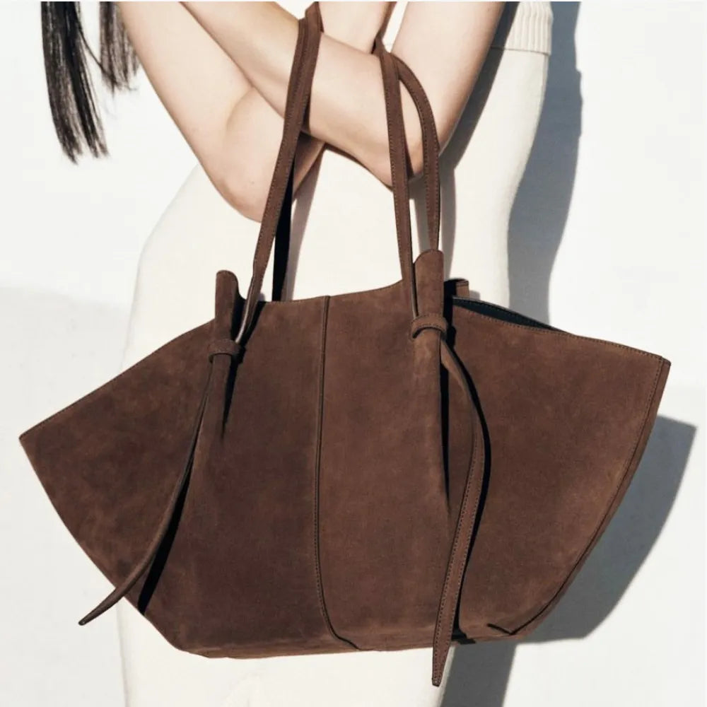 Holly | Tote Bag - By Qivii