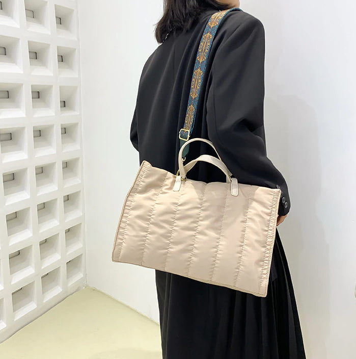 Lelah | Tote Bag - By Qivii