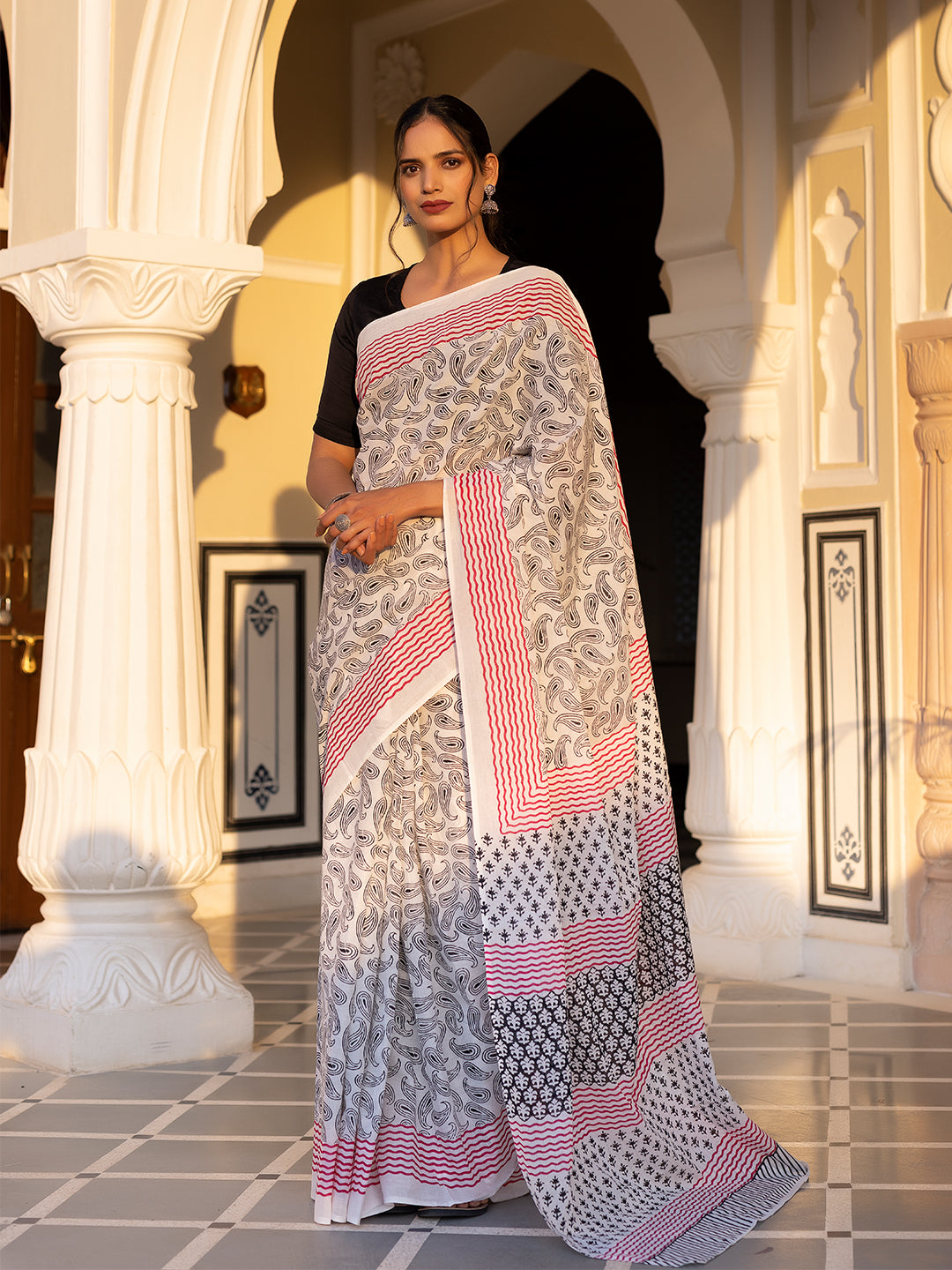 Obsidian Cloud Cotton Saree - By Ragavi - qivii