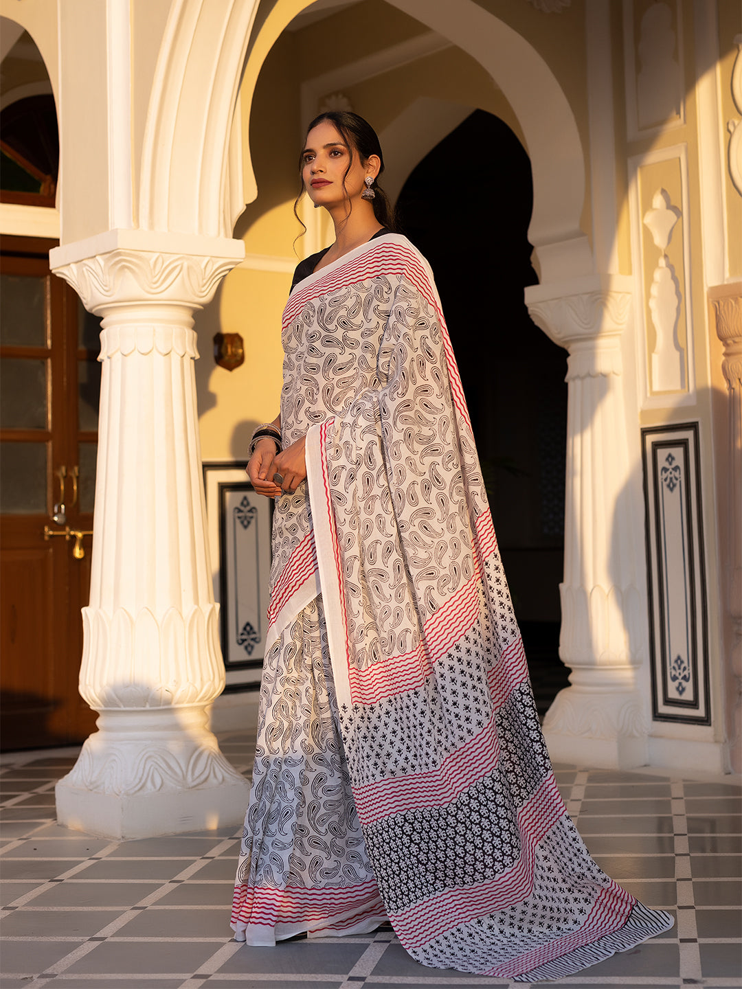 Obsidian Cloud Cotton Saree - By Ragavi - qivii