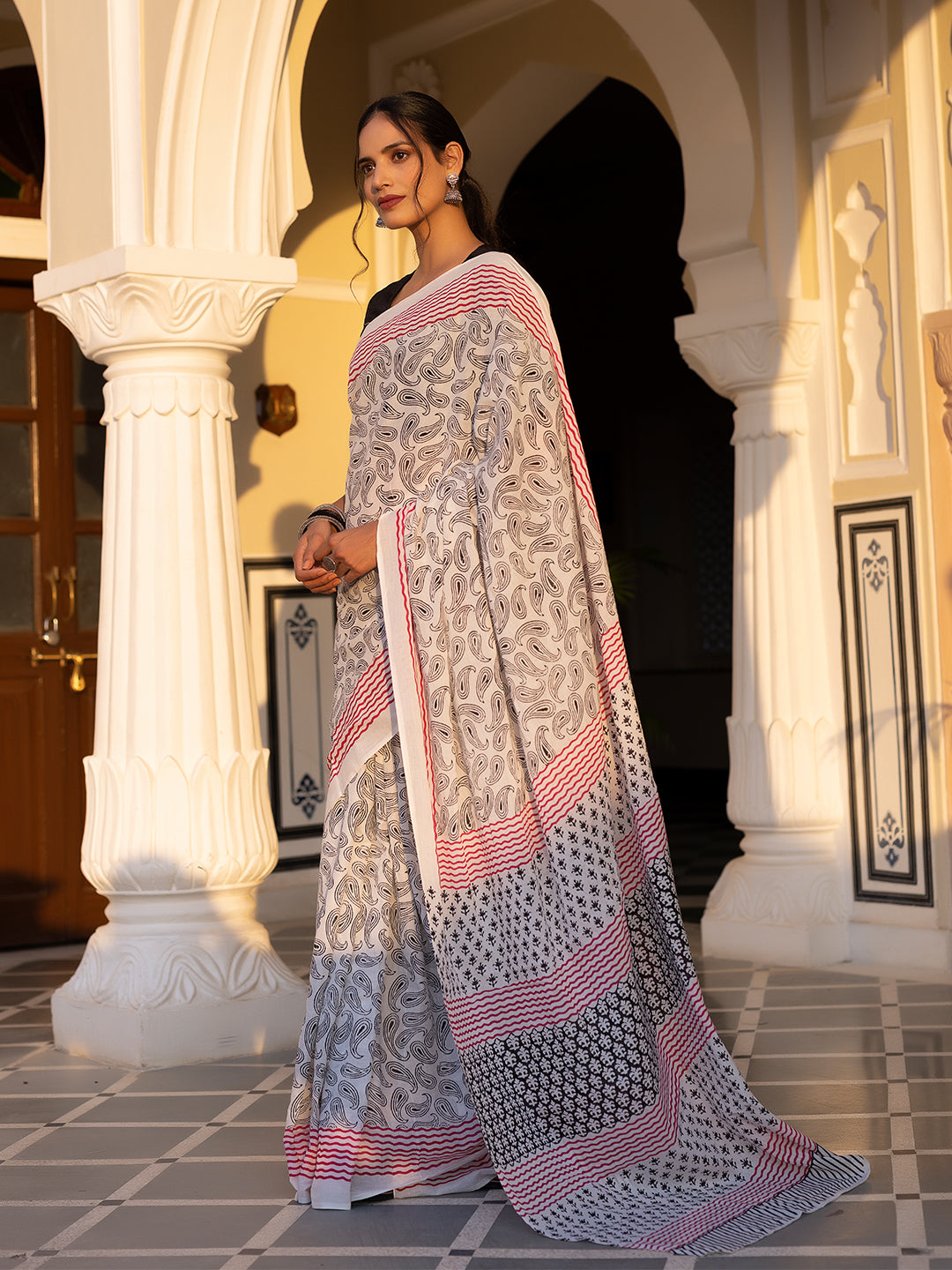 Obsidian Cloud Cotton Saree - By Ragavi - qivii