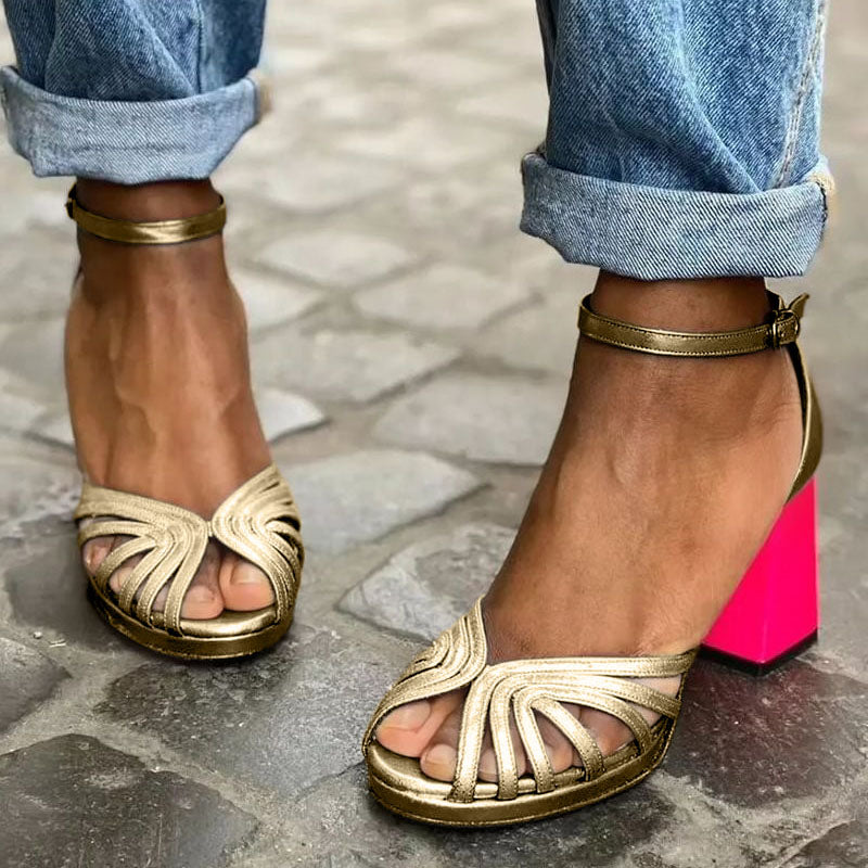 Milviana | Klassieke sandalen met enkelbandjes en open teen - By Qivii