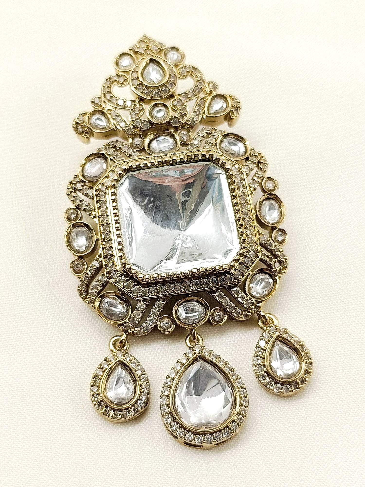 Kiyansh White Men's Brooch