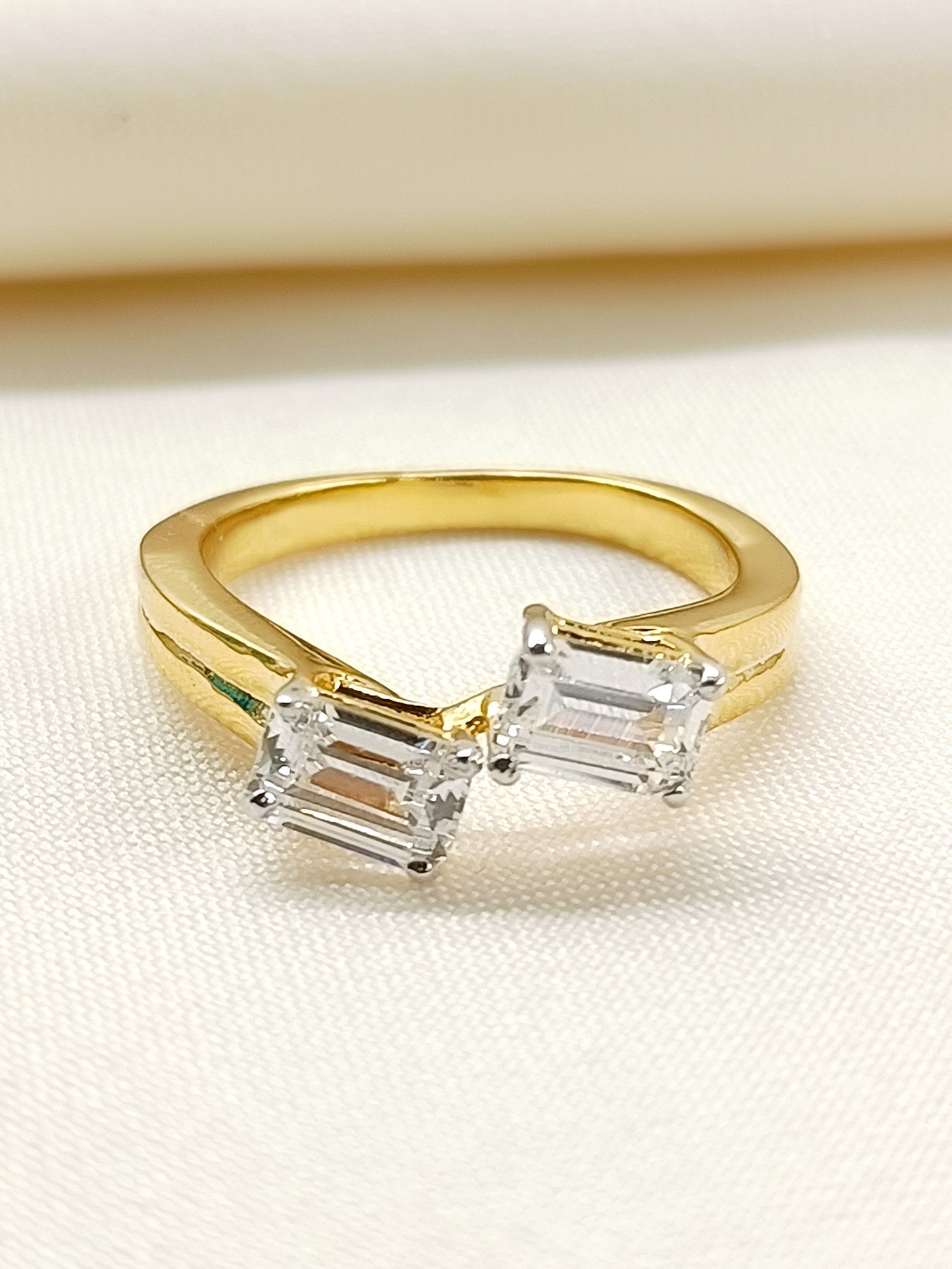 Forum 92.5 Silver Swarovski Stone Finger Ring - qivii