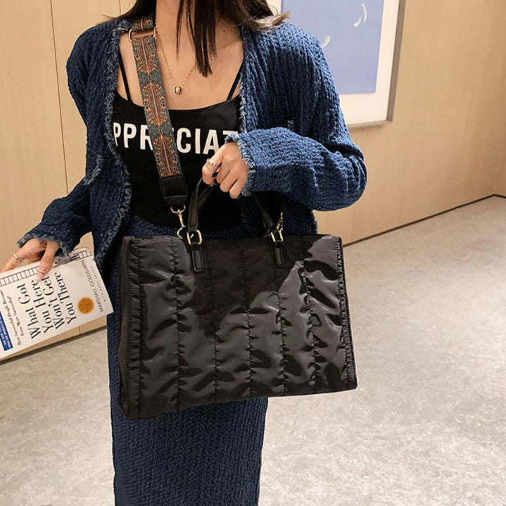 Lelah | Tote Bag - By Qivii