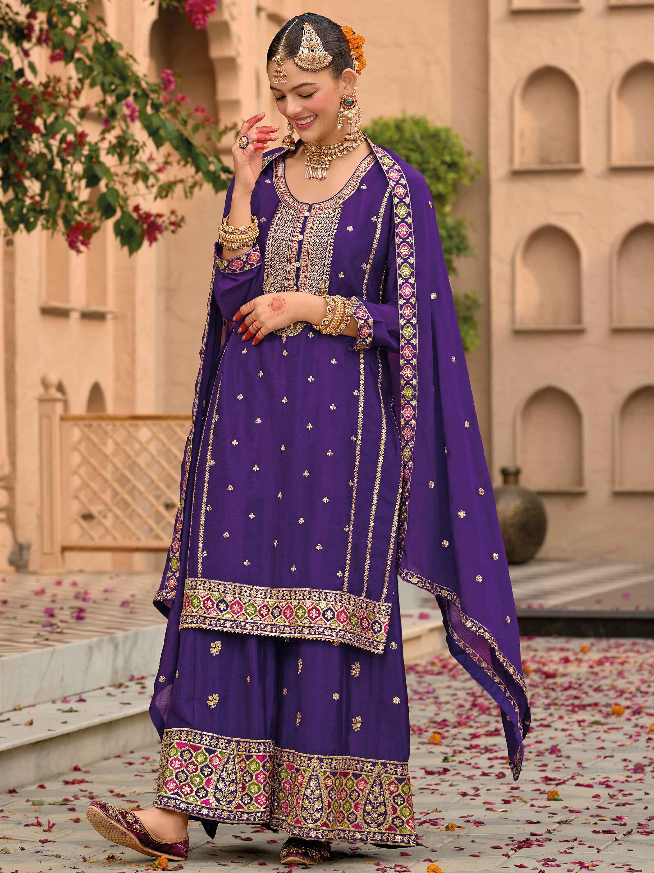 Elegant top with luxurious zari work and shimmering details