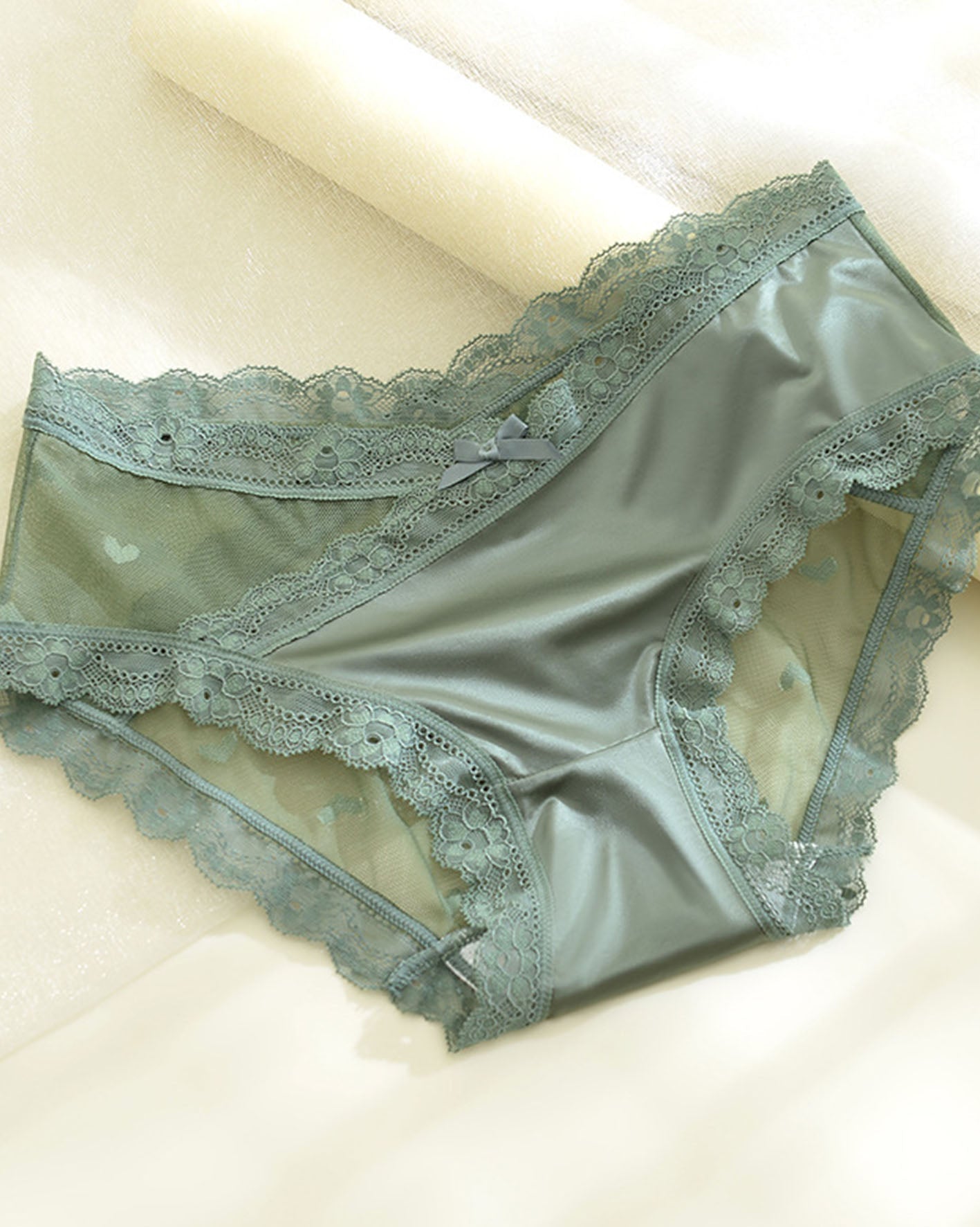 Women's mesh splicing lace edge heart pattern mid-high waist panties - By Qivii