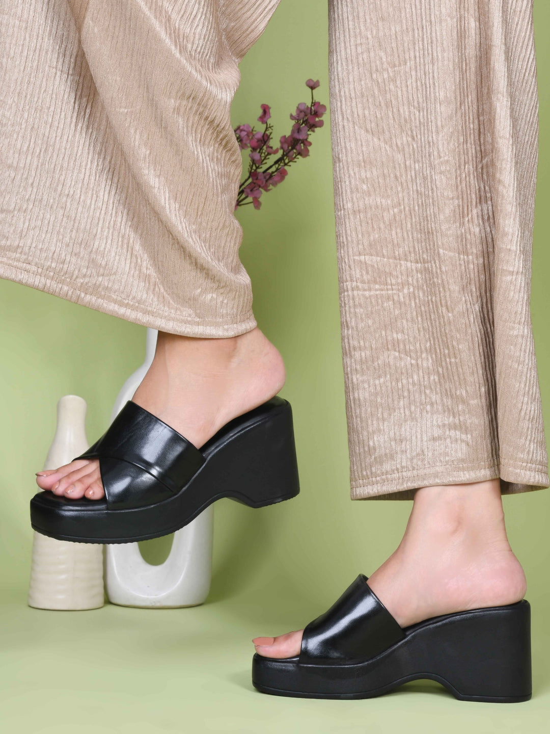 Layla Wedges
