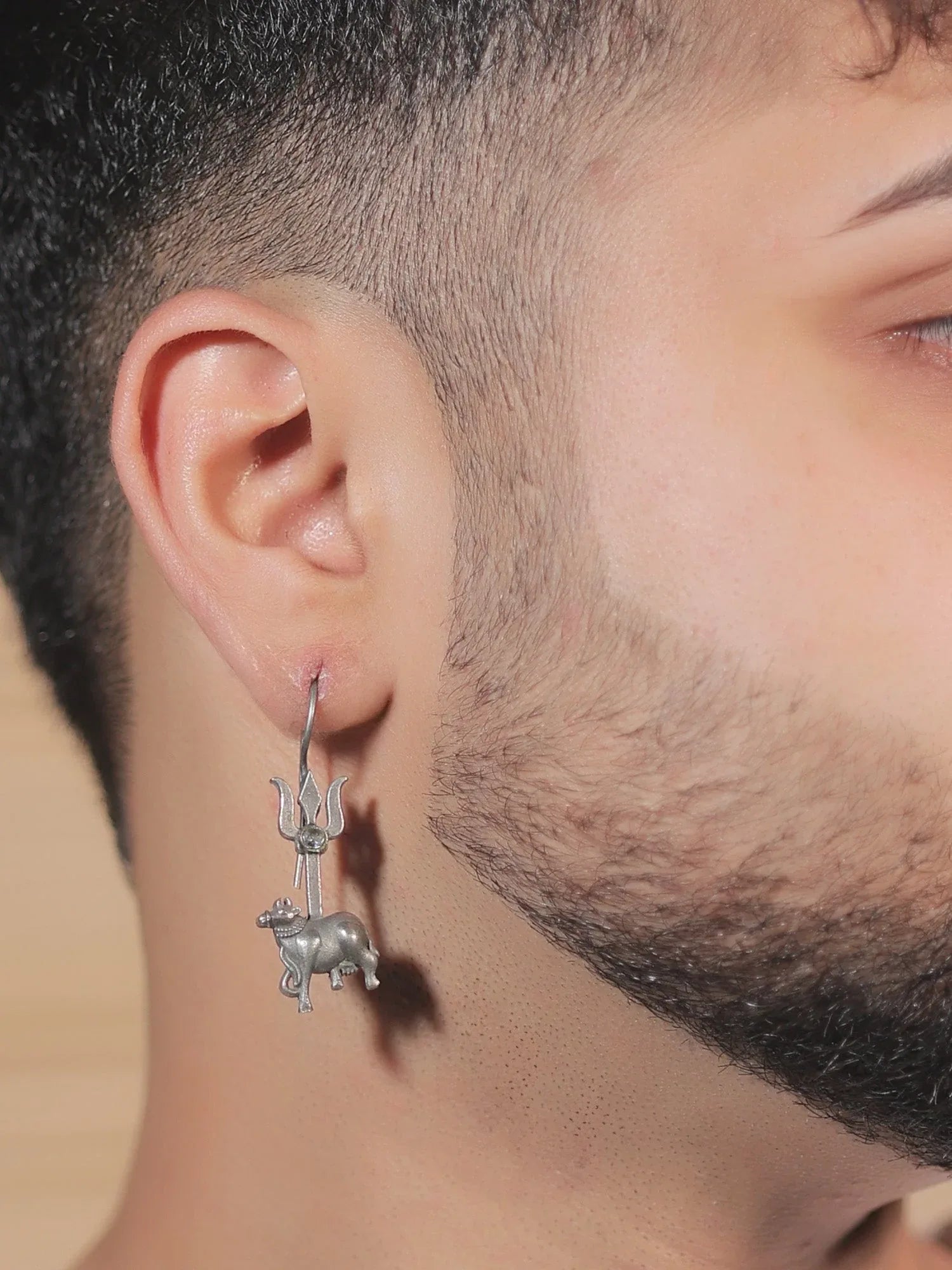 Vihari White Oxidized Earring