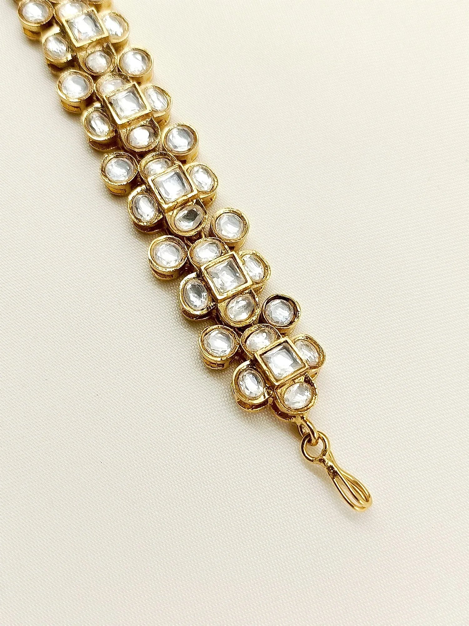 Jisha White Kundan Sheeshpatti