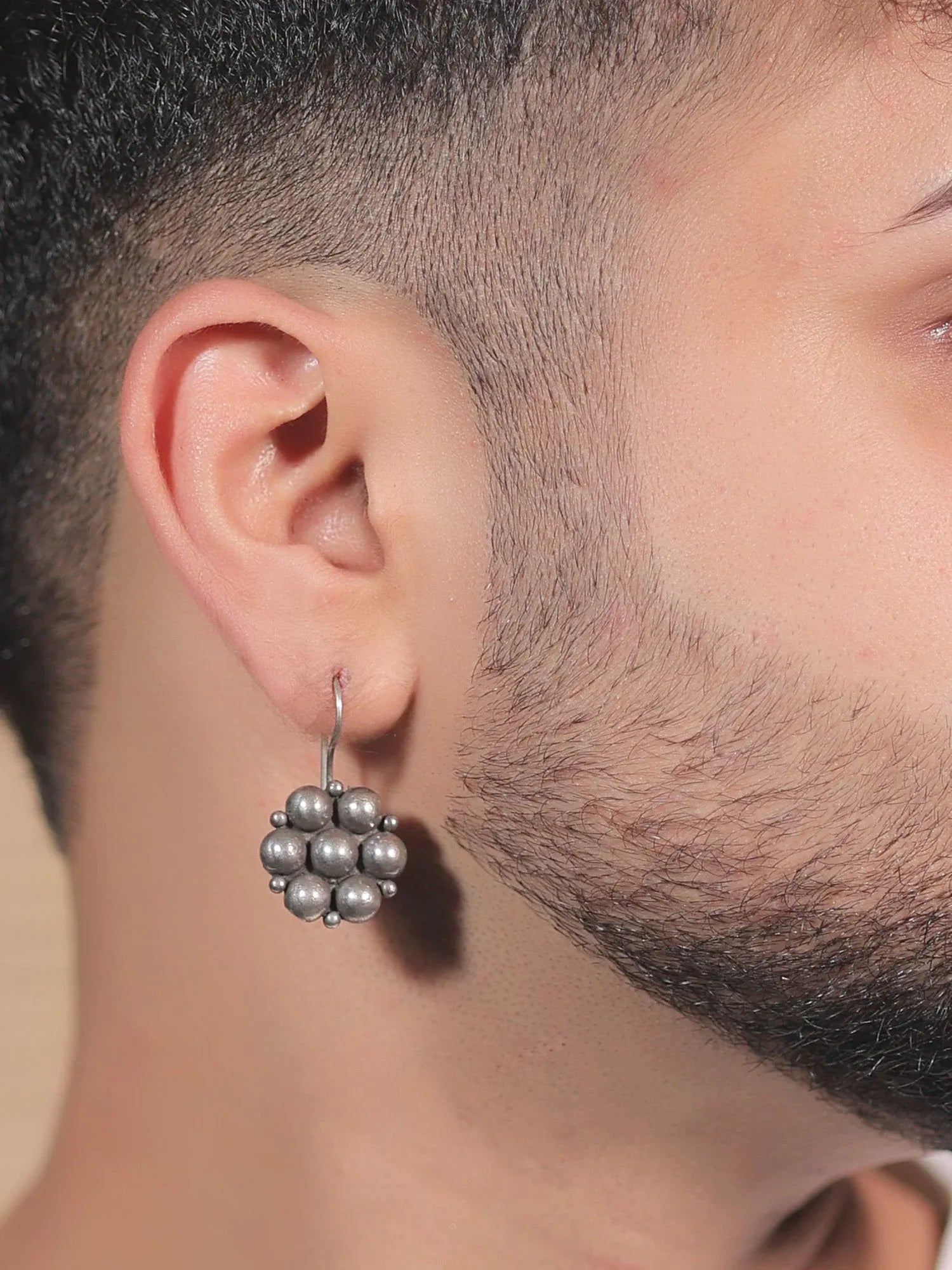 Hansika Plain Oxidized Earcuff