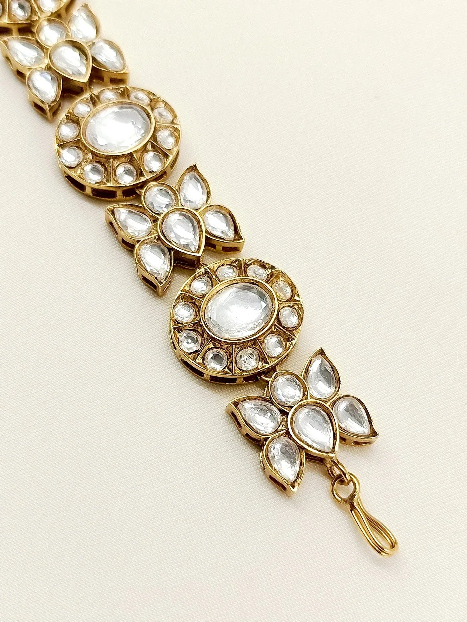 Aashita White Kundan Sheeshpatti