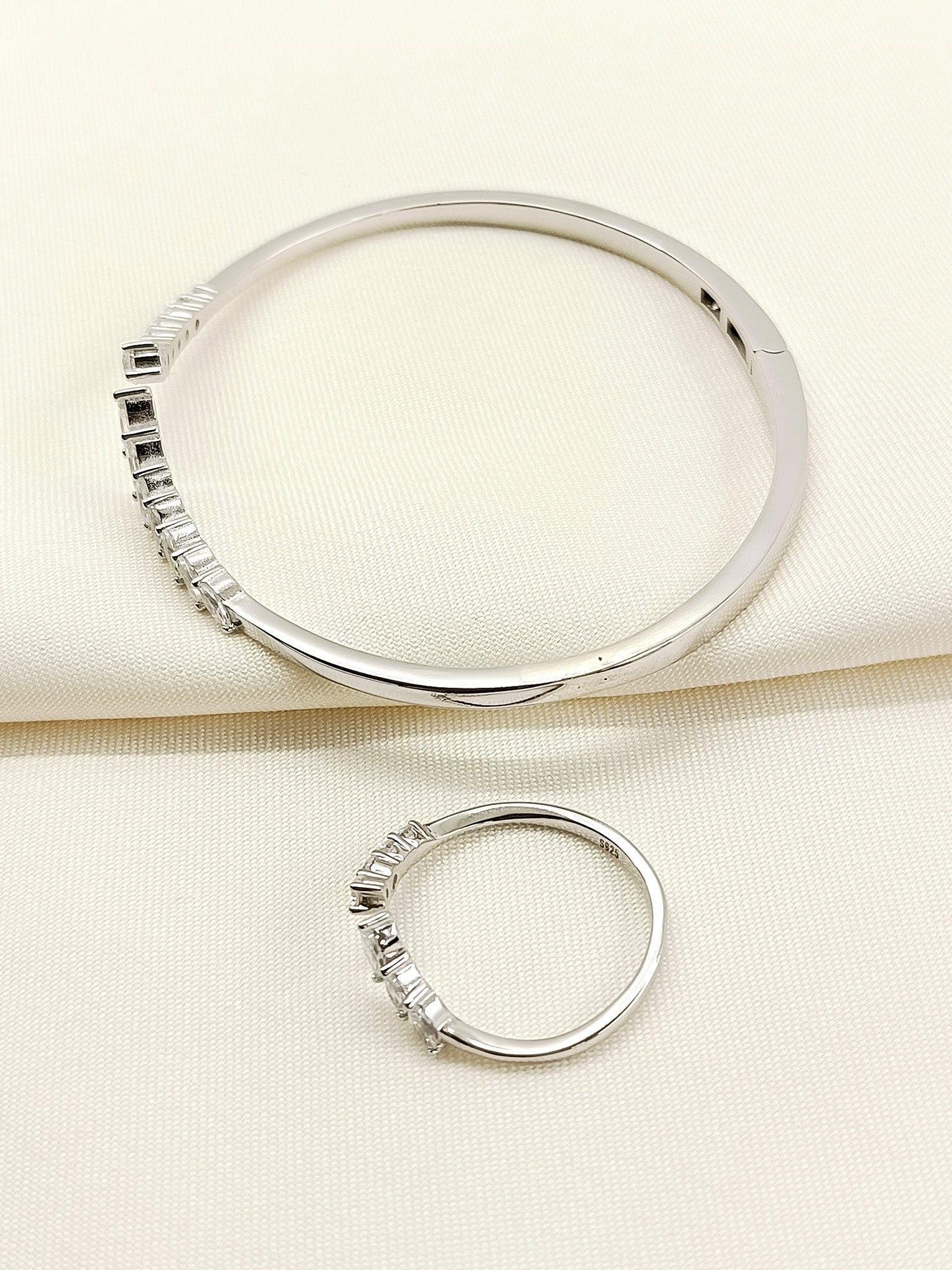 Navdha 92.5 Silver Swarovski Stone Bracelet With Finger Ring - qivii