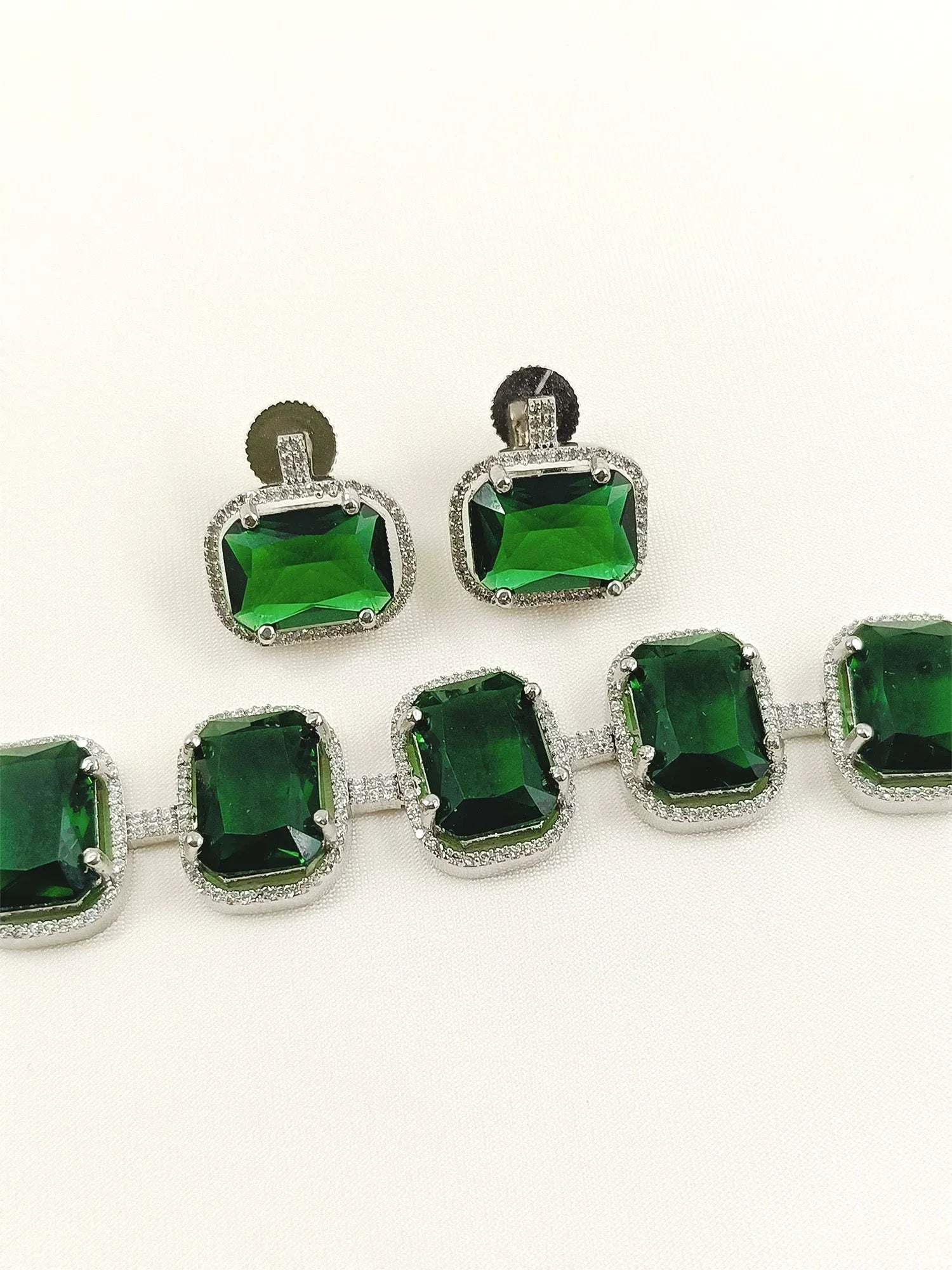 Ruqayyah Green Emerald Diamond Necklace Set