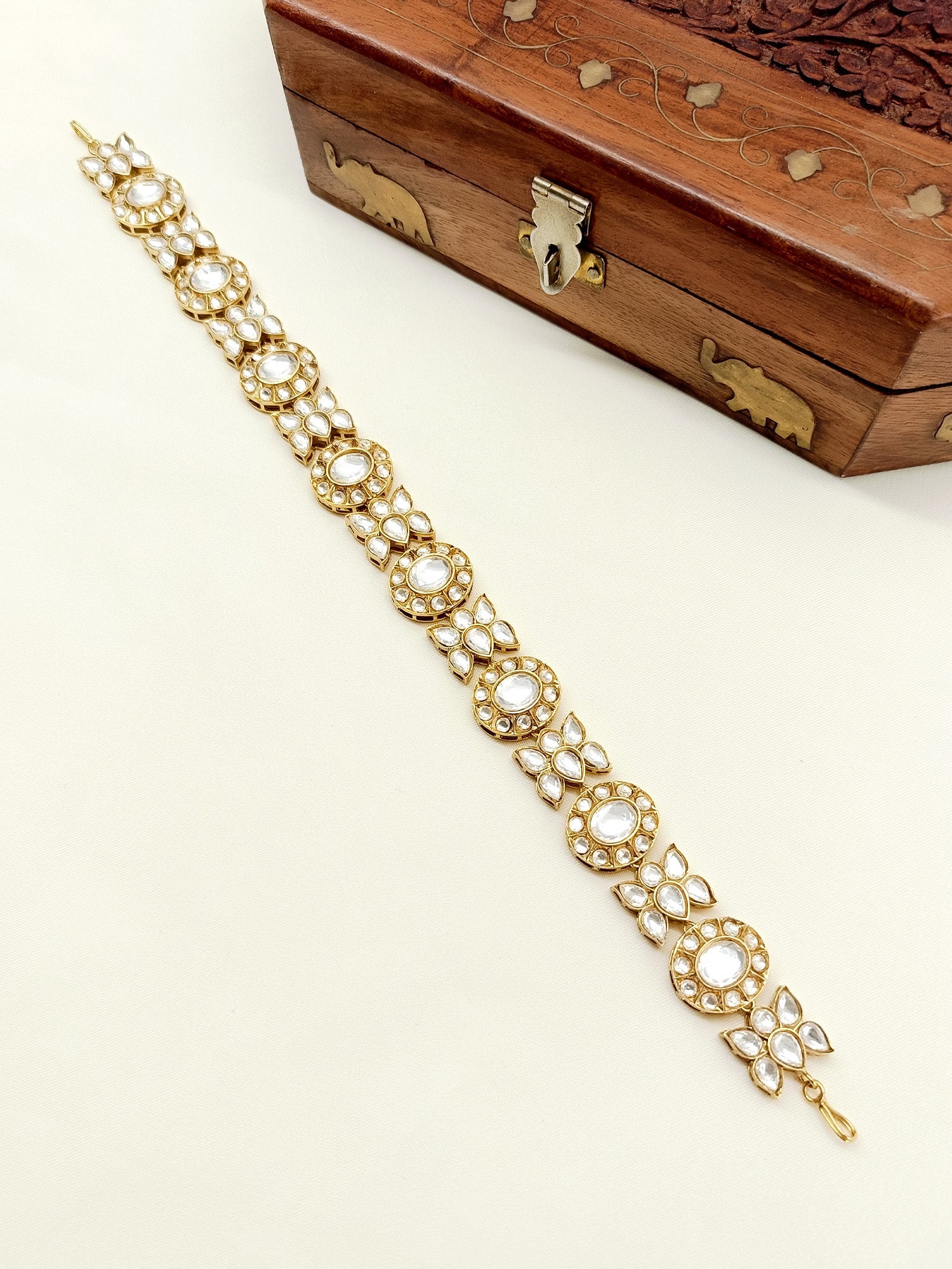 Aashita White Kundan Sheeshpatti