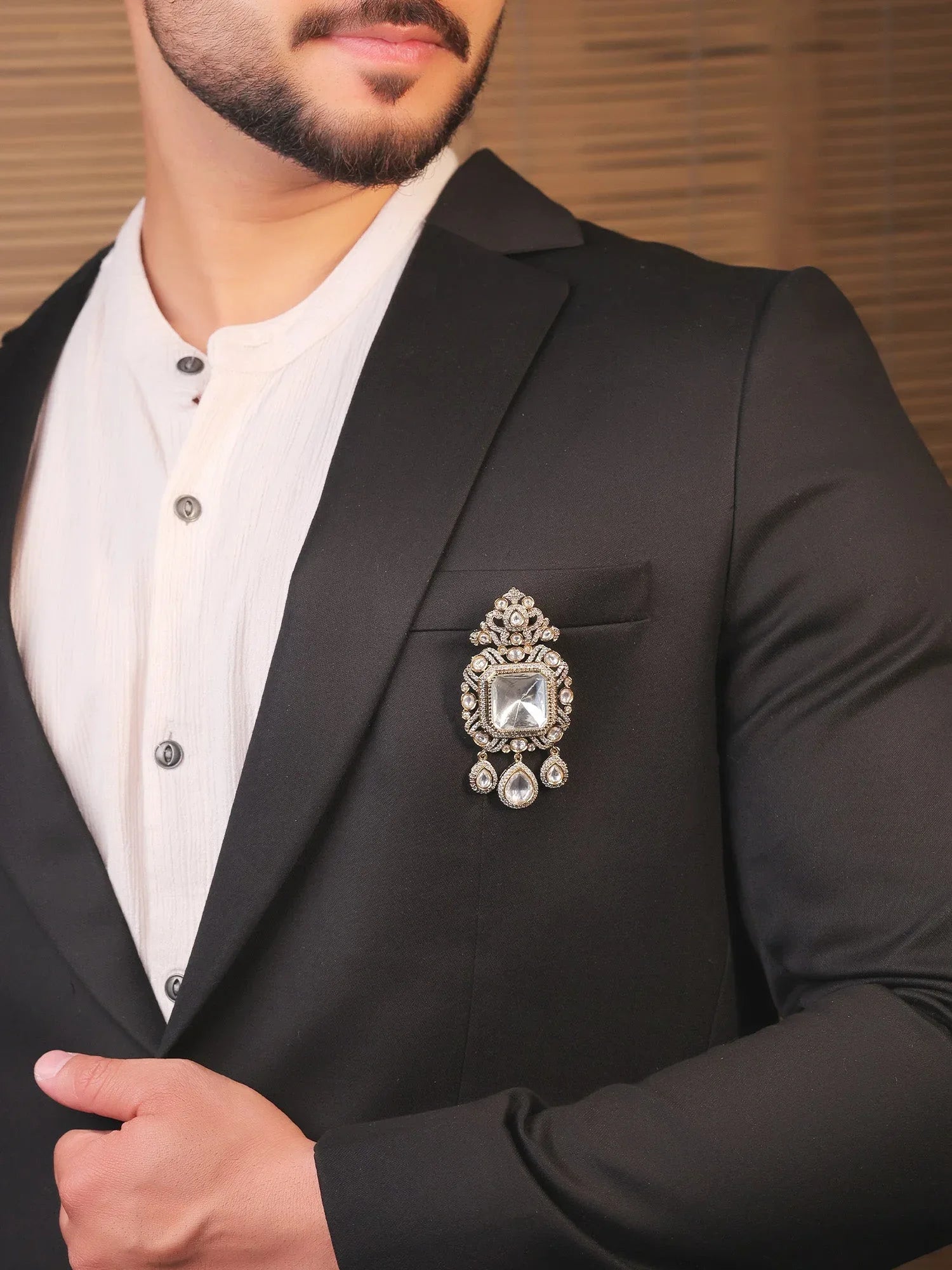 Kiyansh White Men's Brooch