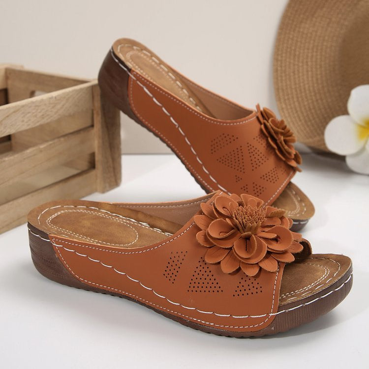 Women's Fleur Cutout Wedge Slides – Flower Appliqué Platform Sandals (US 5–11.5) (Copy)
