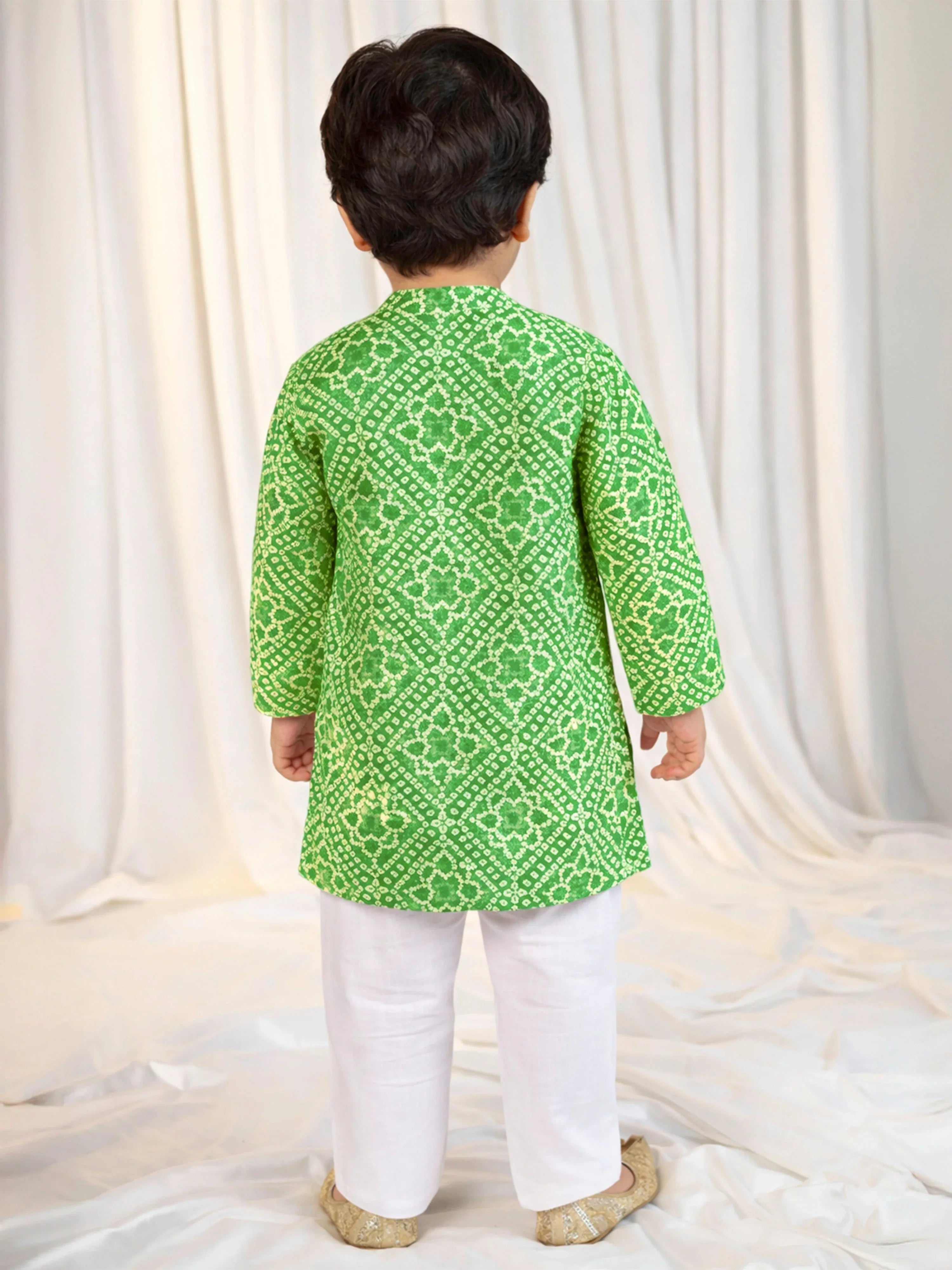 Boys Green Cotton Bandhani Kurta with White Pyjama Set Digital Print