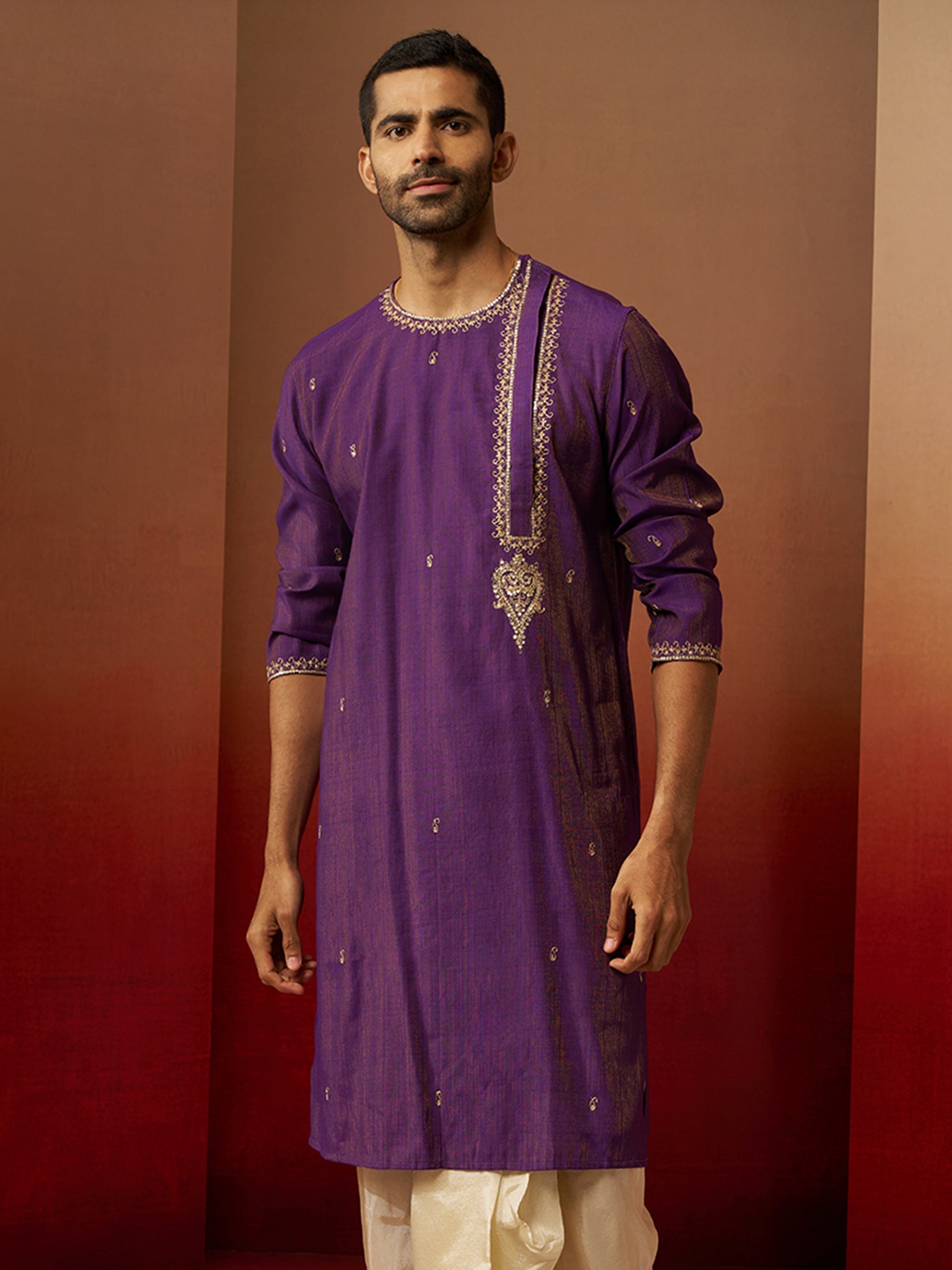 Vastramay Men Purple Hand Embroidered Kurta