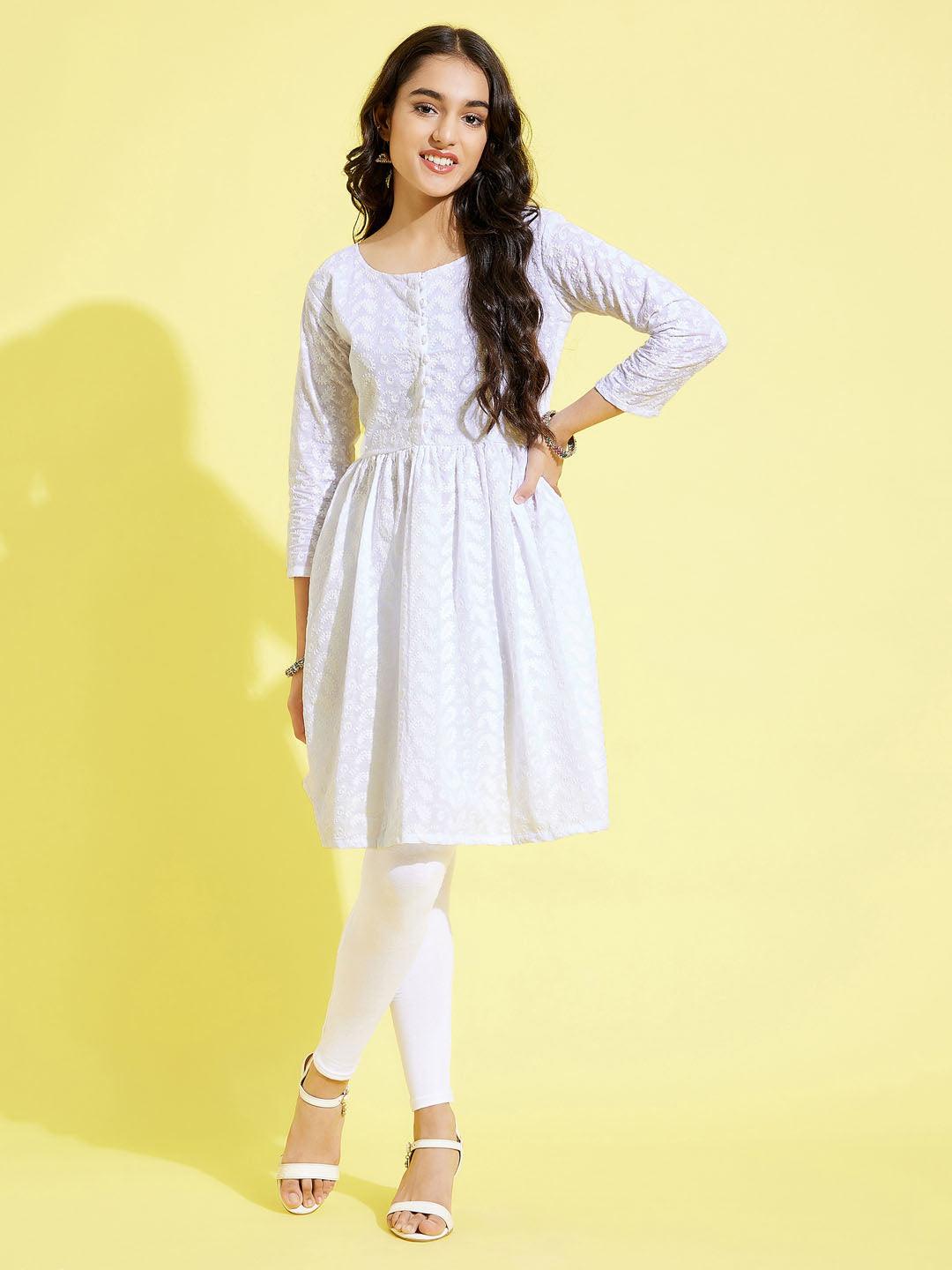 YUVA BY VASTRAMAY Girl's White Pure Cotton Chikankari kurta With Leggings Set - qivii