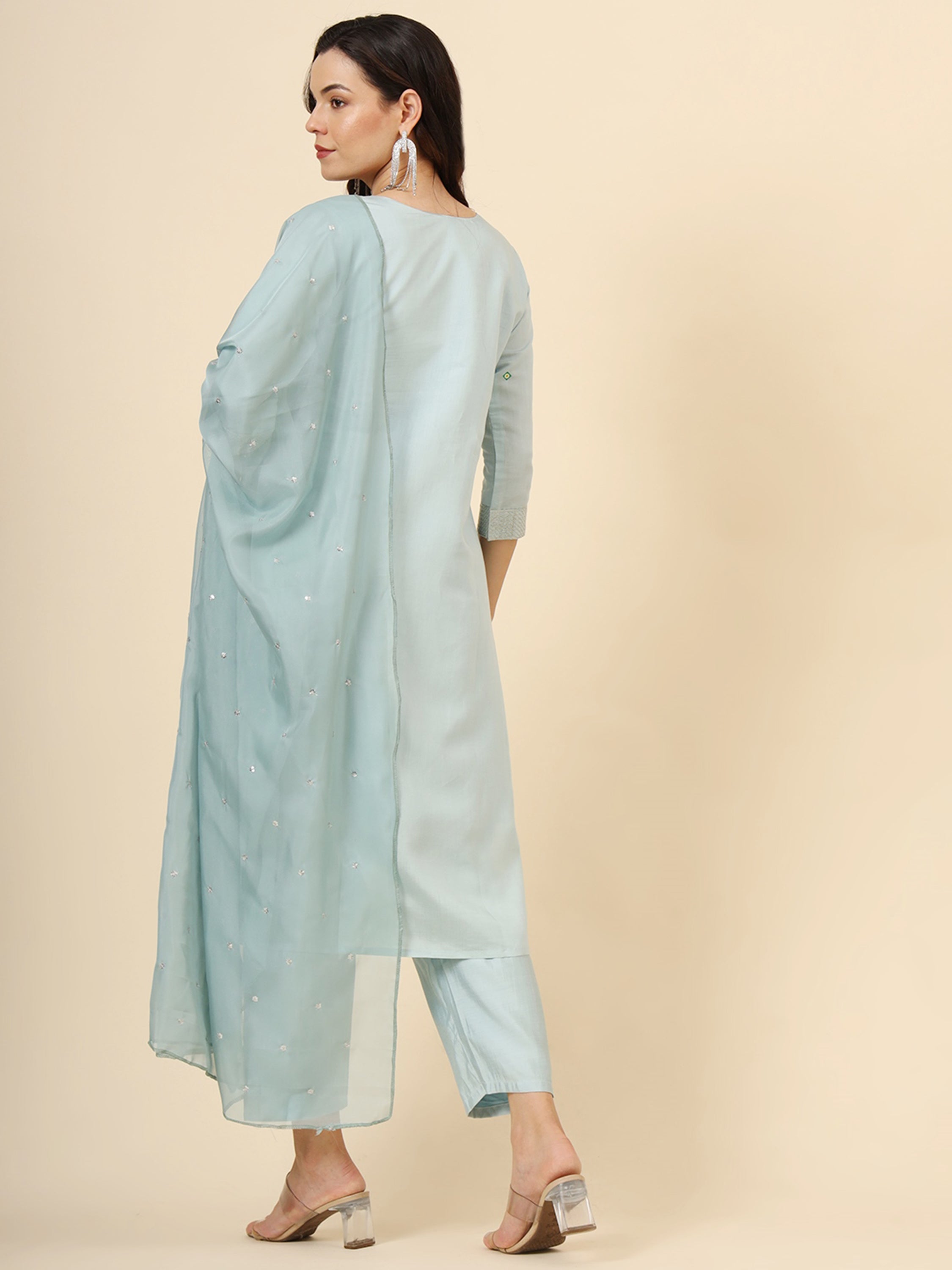 Beautifully embroidered organza dupatta completes the graceful look