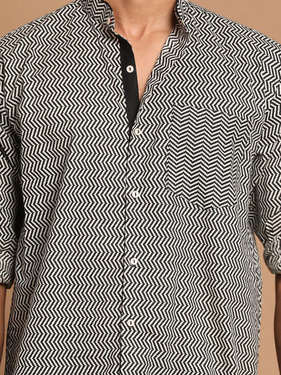 SHVAAS By VASTRAMAY Men's Black zig-zag Printed Shirt - Uboric