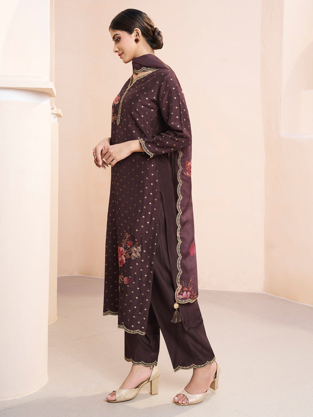 Seal Brown Applique Jacquard Kurta with Floral Print Dupatta by Qivii