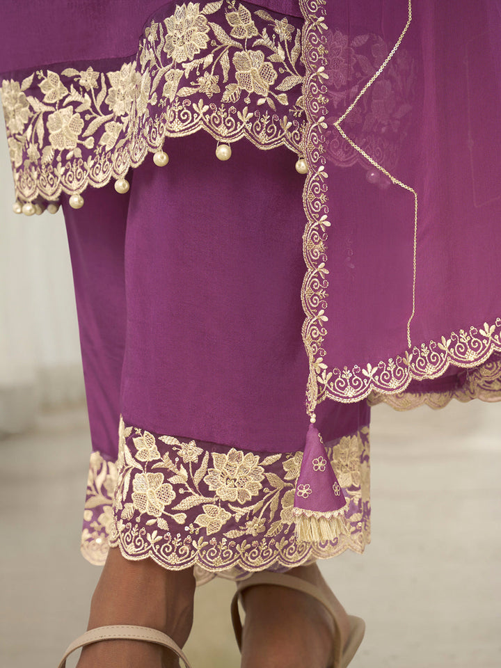 Floral and Geometric Threadwork Kurta Set with Hanging Pearl Daman, Straight Pant, and Dupatta by Qivii