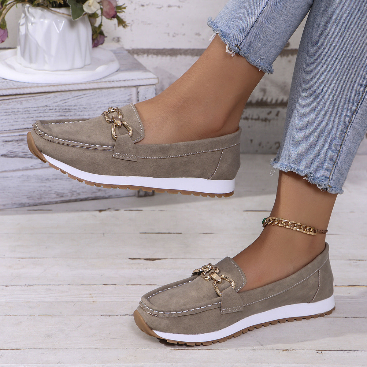 2025 Women's Plus Size Flat Loafers Metal Chain Thick-Soled Casual Shoes New Style
