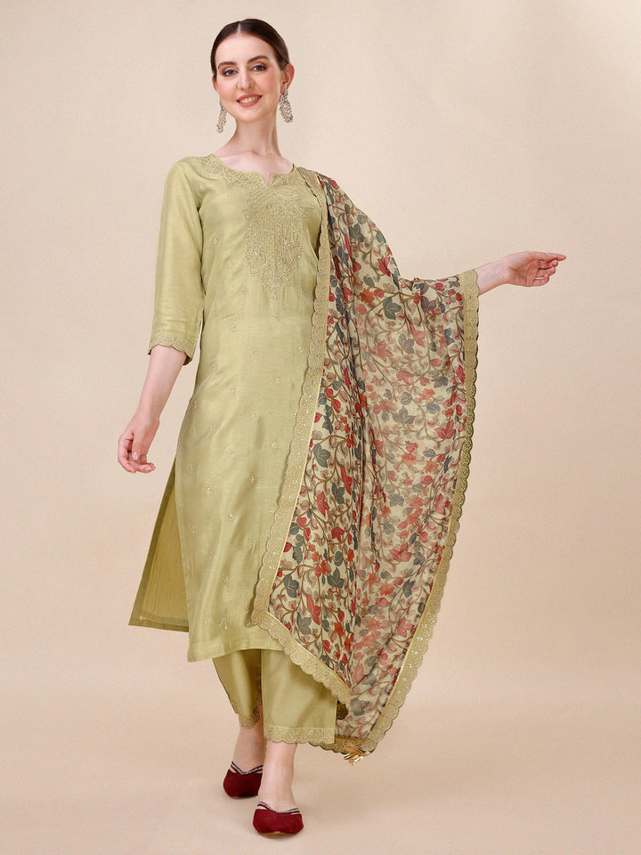 Green Embroidery Kurta Suit Set by Qivii