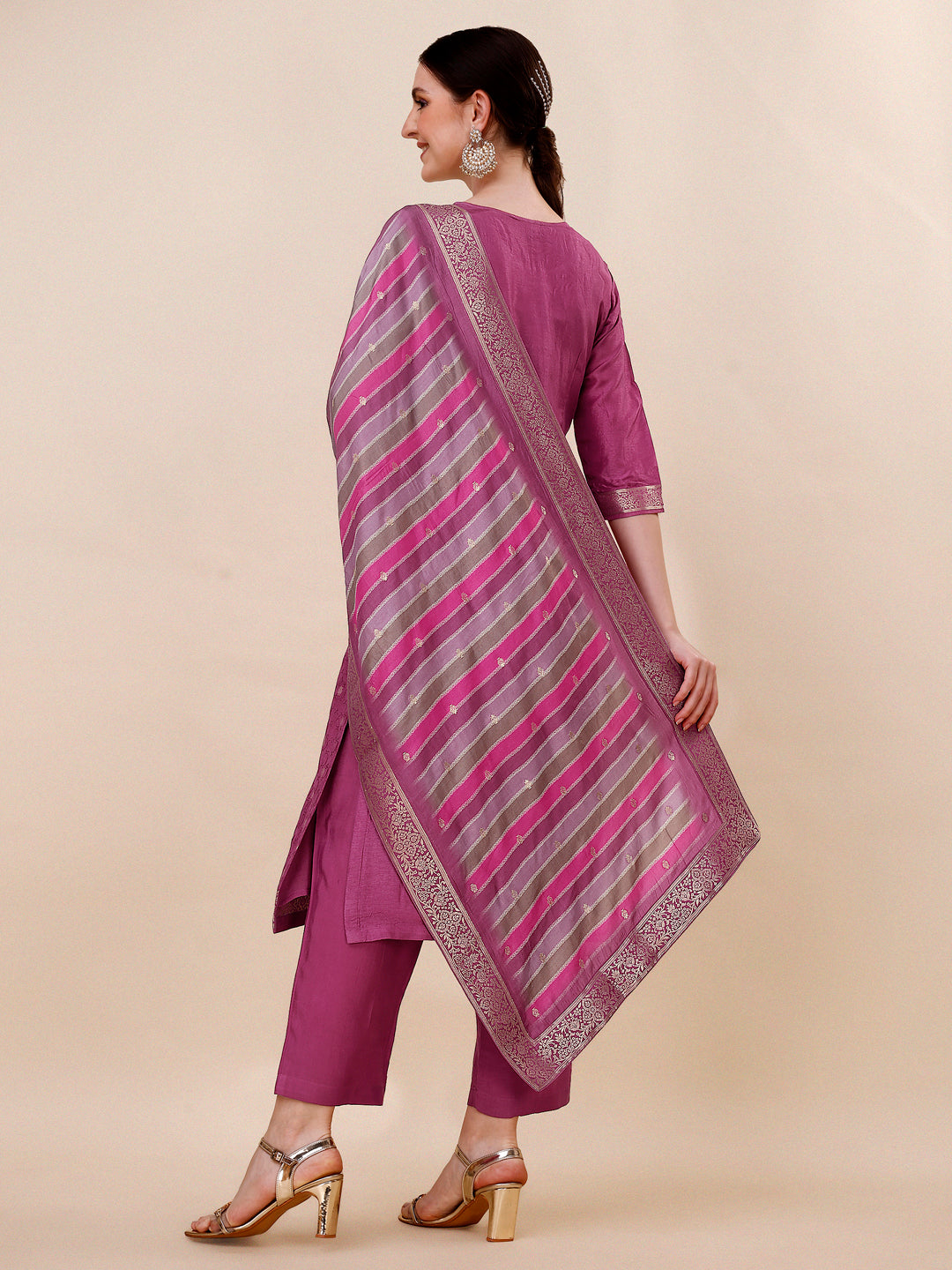 Soft Maroon Jacquard Kurta Suit Set with Bandhani Printed Dupatta by Qivii