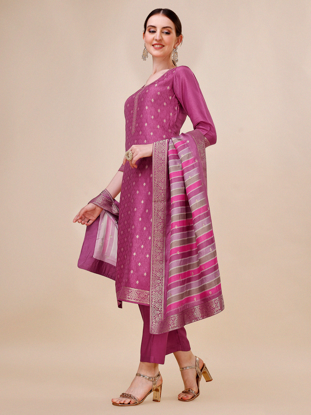 Soft Maroon Jacquard Kurta Suit Set with Bandhani Printed Dupatta by Qivii