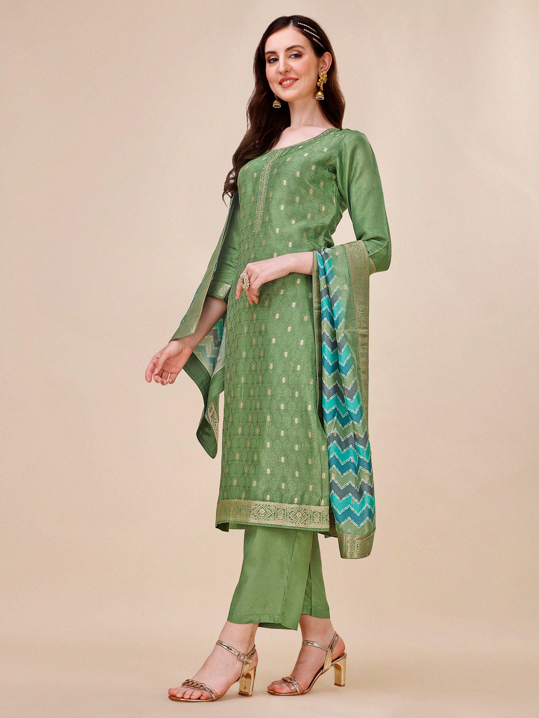 Green Jacquard Kurta Suit Set with Bandhani Printed Dupatta by Qivii