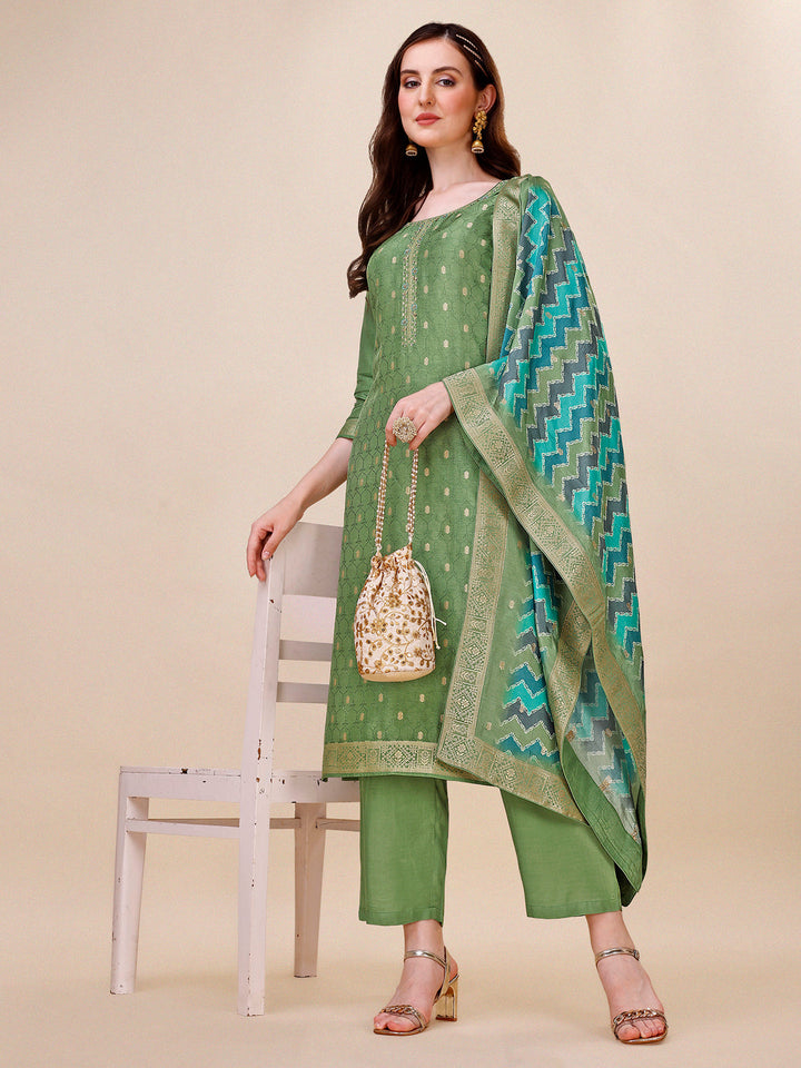 Green Jacquard Kurta Suit Set with Bandhani Printed Dupatta by Qivii