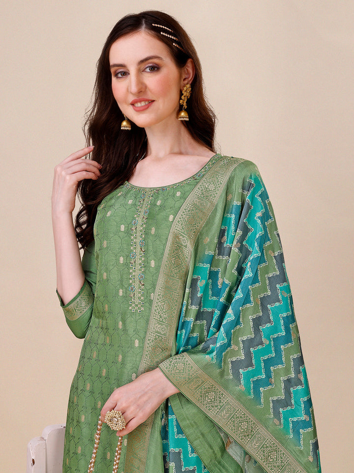 Green Jacquard Kurta Suit Set with Bandhani Printed Dupatta by Qivii