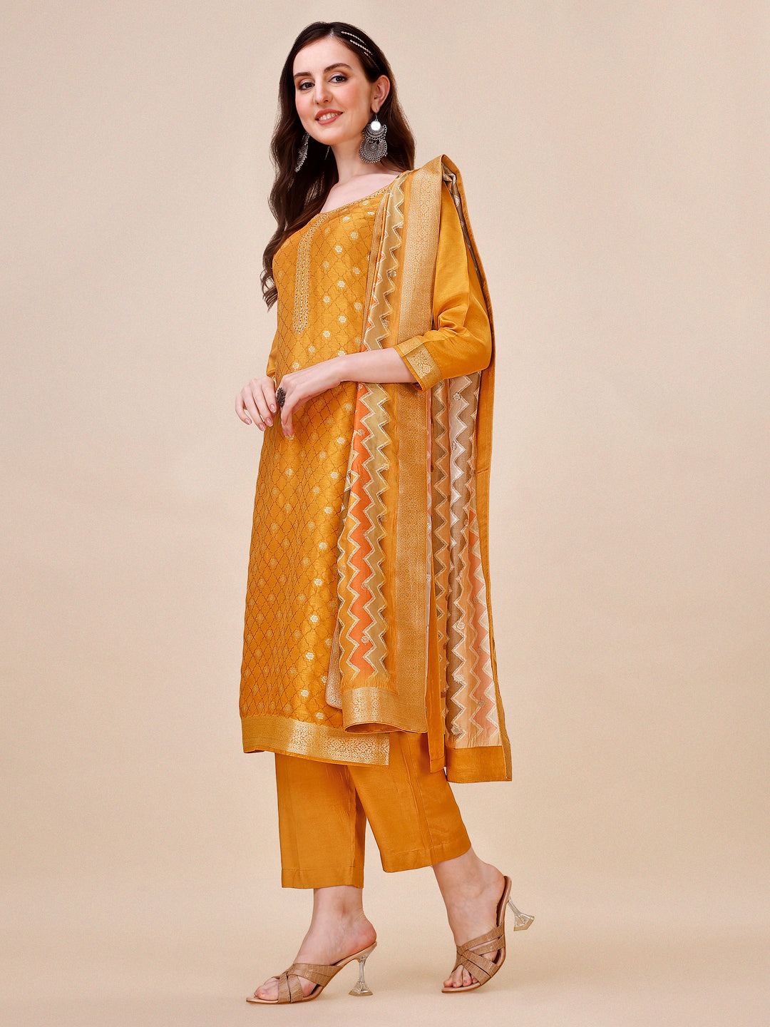 Mustard Jacquard Kurta Suit Set with Bandhani Printed Dupatta by Qivii