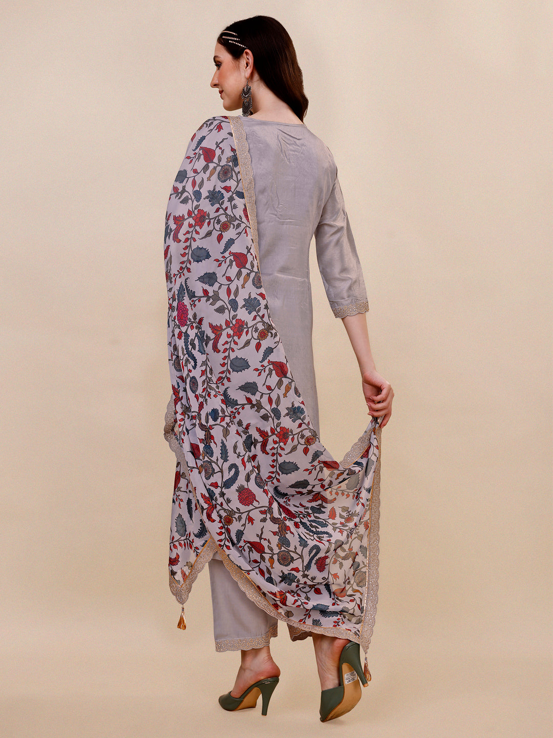 Grey Embroidery Kurta Suit Set by Qivii