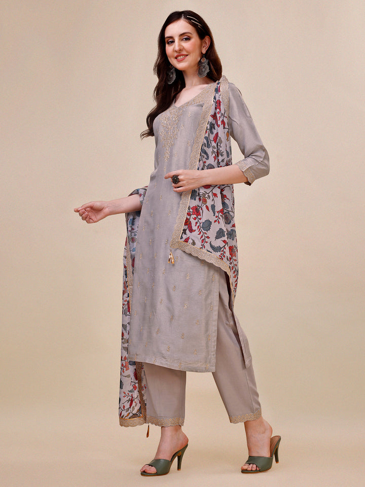 Grey Embroidery Kurta Suit Set by Qivii