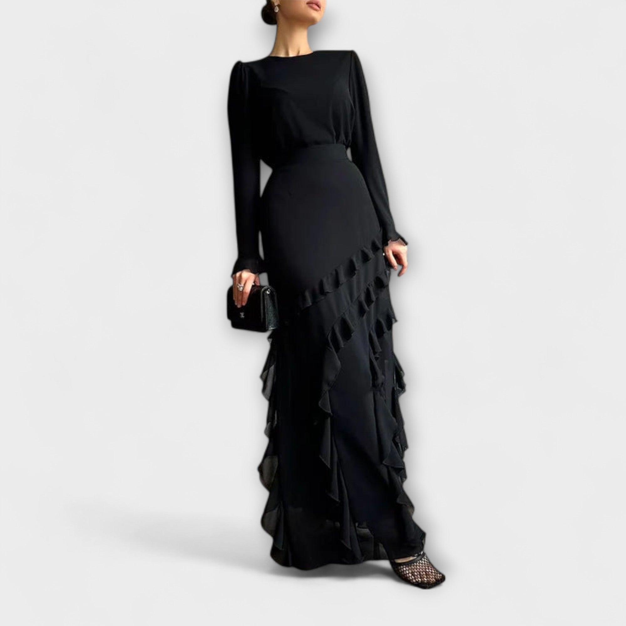 Fallon - Lange en getailleerde jurk met driedimensionale volant  - By Qivii
