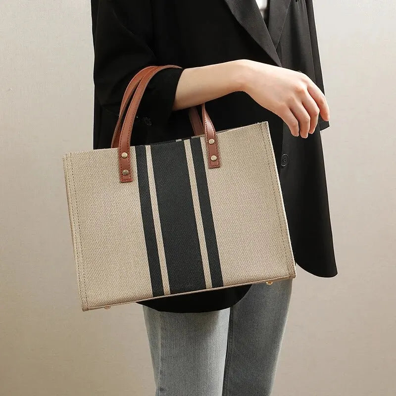 Nayah | Tote Bag  - By Qivii