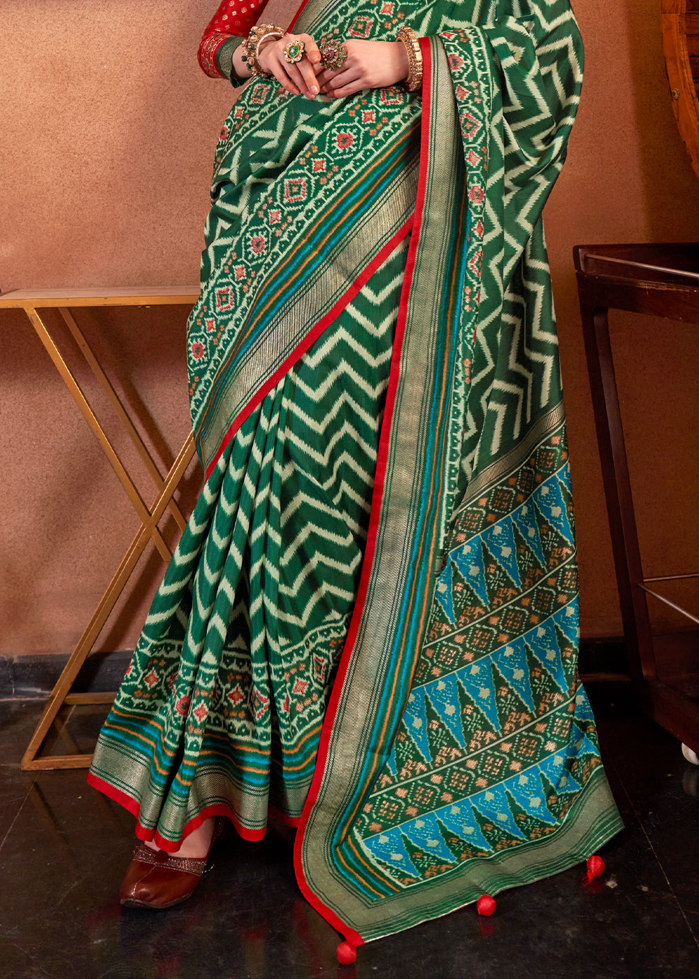 Luxurious-patola-printed-silk-saree-in-dark-green